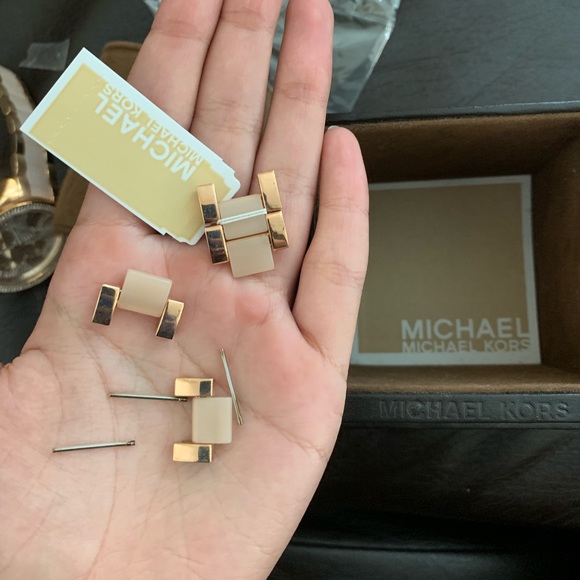 Micheal Kors Rose Gold Rose Quarts Women’s Watch main image 4